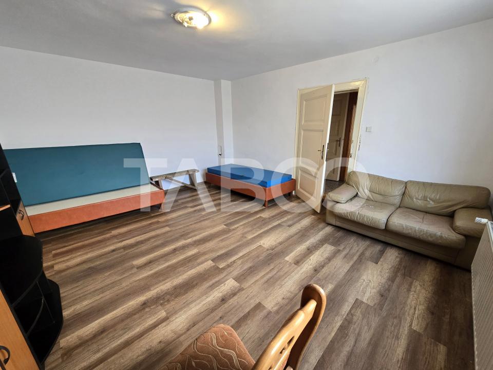 Apartament decomandat 93 utili curte proprie pivnita Sub Arini Sibiu