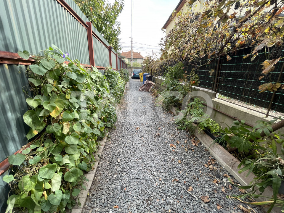 Apartament decomandat 93 utili curte proprie pivnita Sub Arini Sibiu