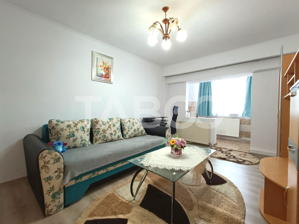 Apartament decomandat cu 2 camere bucatarie separata zona Sub Arini