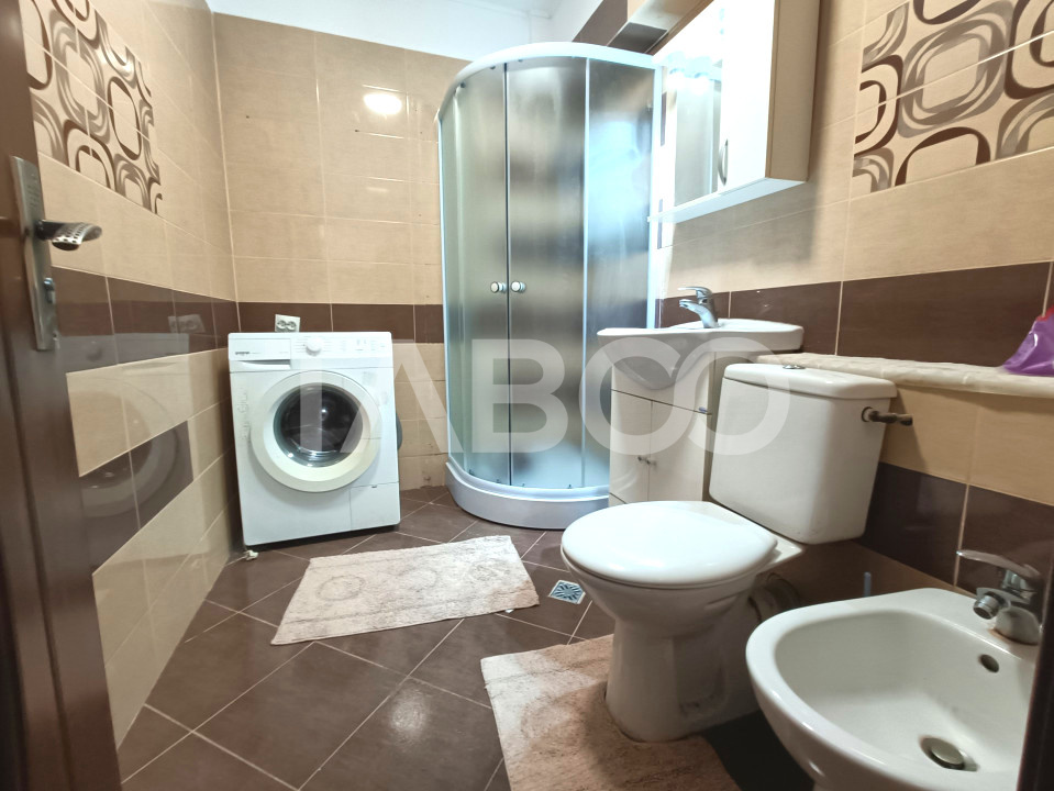 Apartament decomandat cu 2 camere bucatarie separata zona Sub Arini