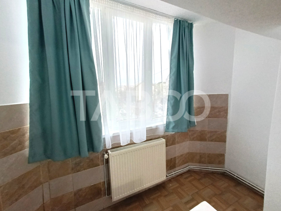 Apartament decomandat cu 2 camere bucatarie separata zona Sub Arini