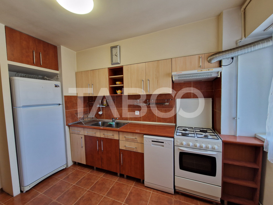 Apartament decomandat de inchiriat 3 camere 2 bai Mihai Viteazul