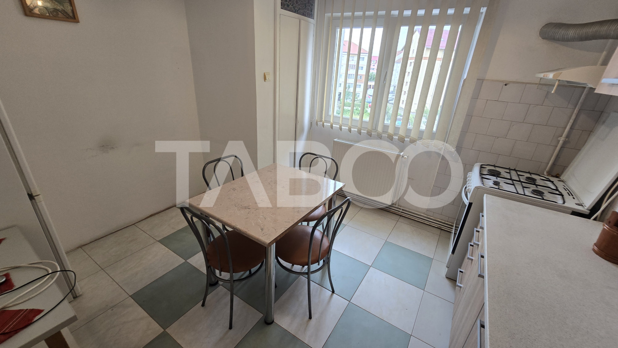 Apartament decomandat de inchiriat Terezian 2 camere etaj intermediar