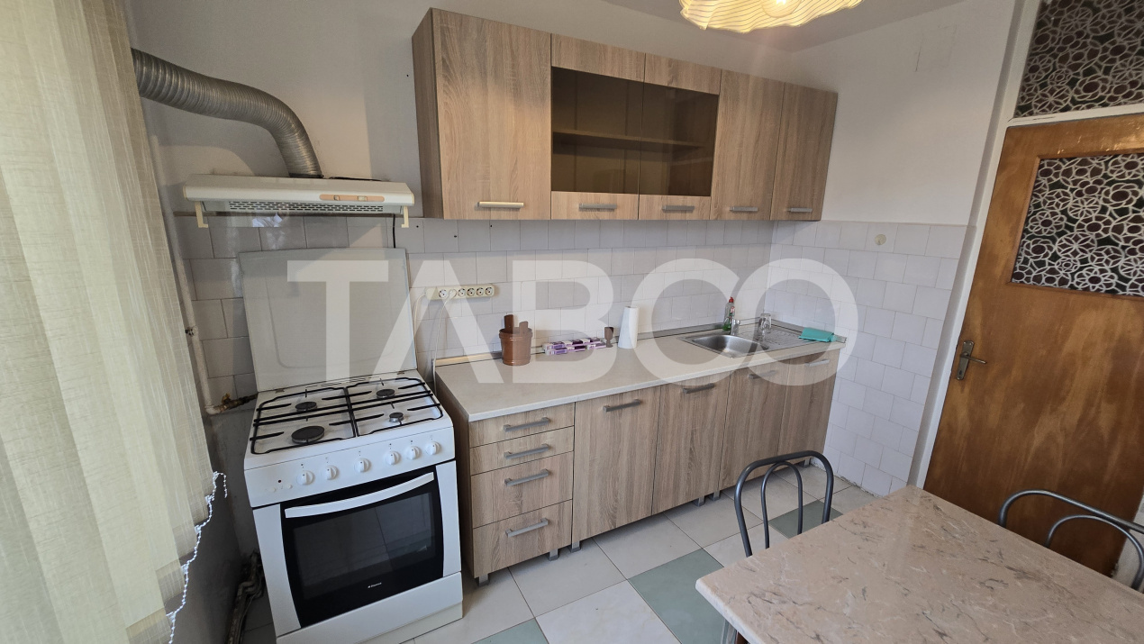 Apartament decomandat de inchiriat Terezian 2 camere etaj intermediar
