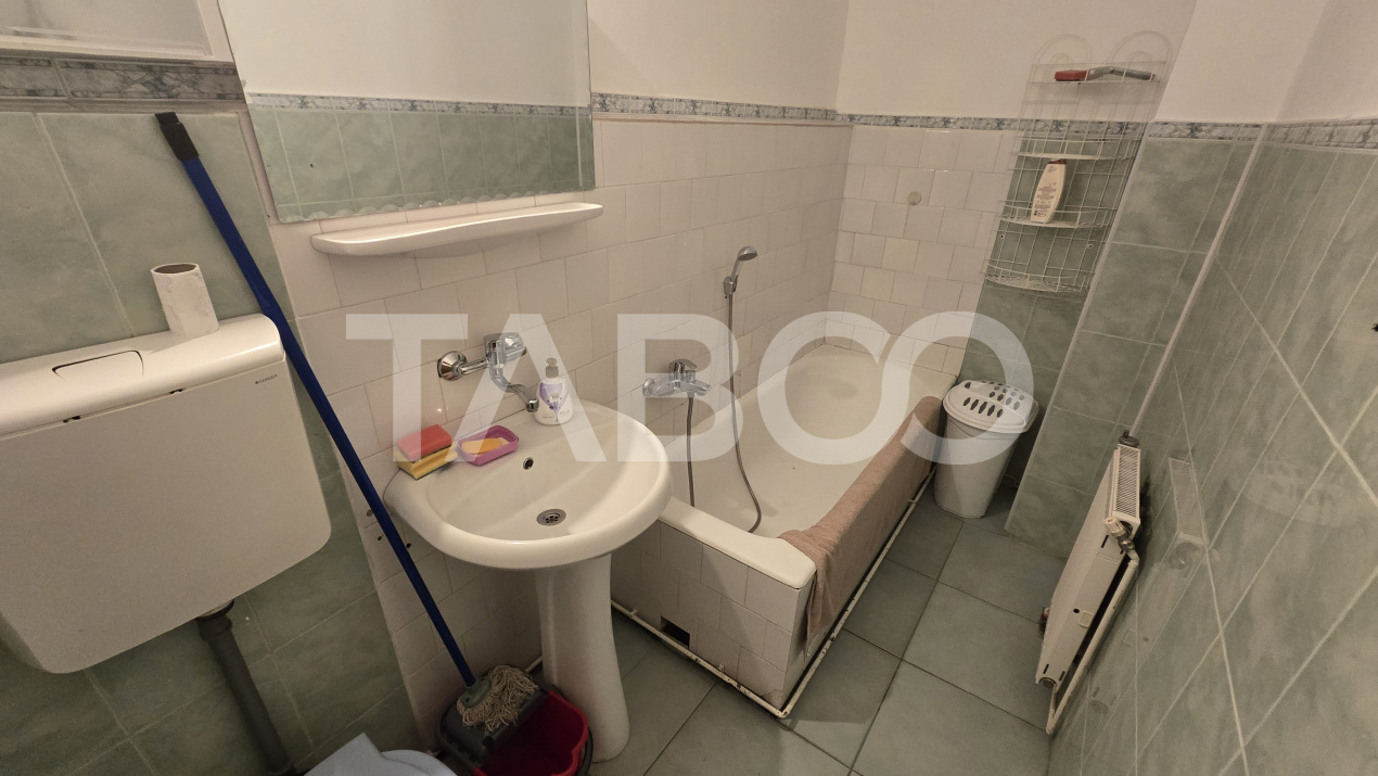 Apartament decomandat de inchiriat Terezian 2 camere etaj intermediar