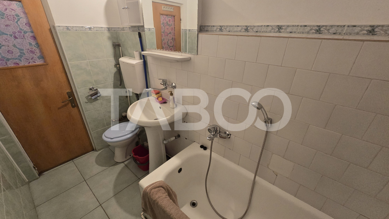 Apartament decomandat de inchiriat Terezian 2 camere etaj intermediar
