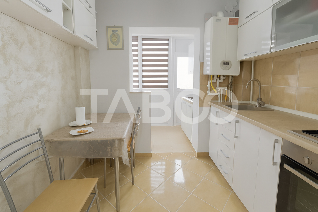 Apartament decomandat de vanzare 2 camere cu balcon si pivnita