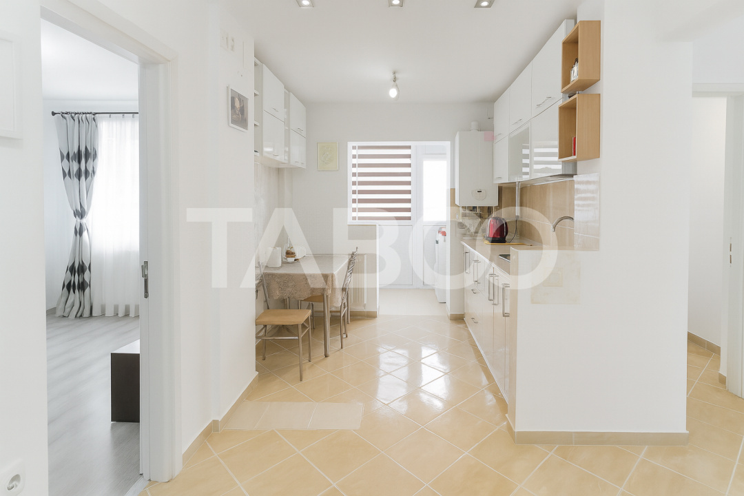 Apartament decomandat de vanzare 2 camere cu balcon si pivnita