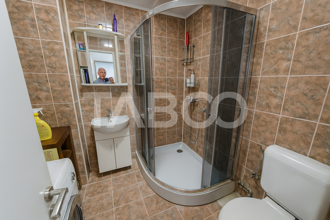 Apartament decomandat de vanzare 2 camere cu balcon si pivnita