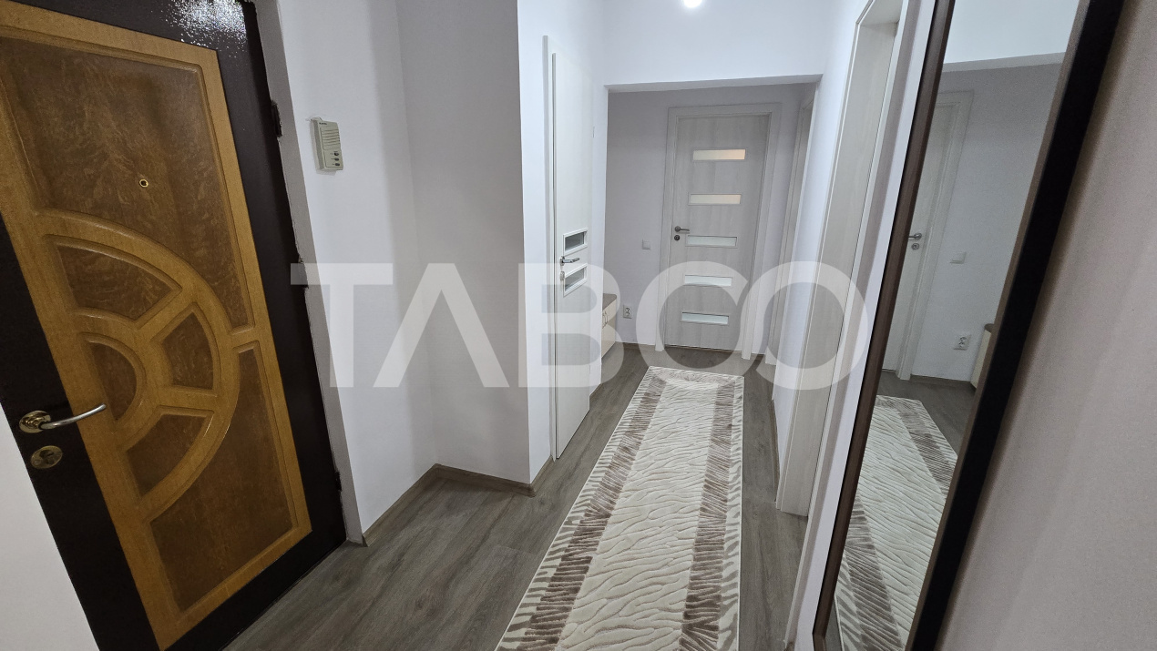 Apartament decomandat de vanzare 2 camere etaj intermediar Strand 