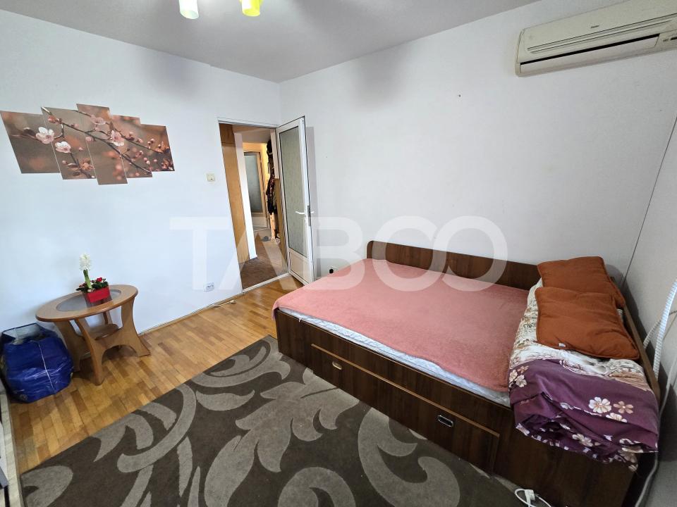 Apartament decomandat de vanzare 3 camere 2 bai pivnita Turnisor Sibiu