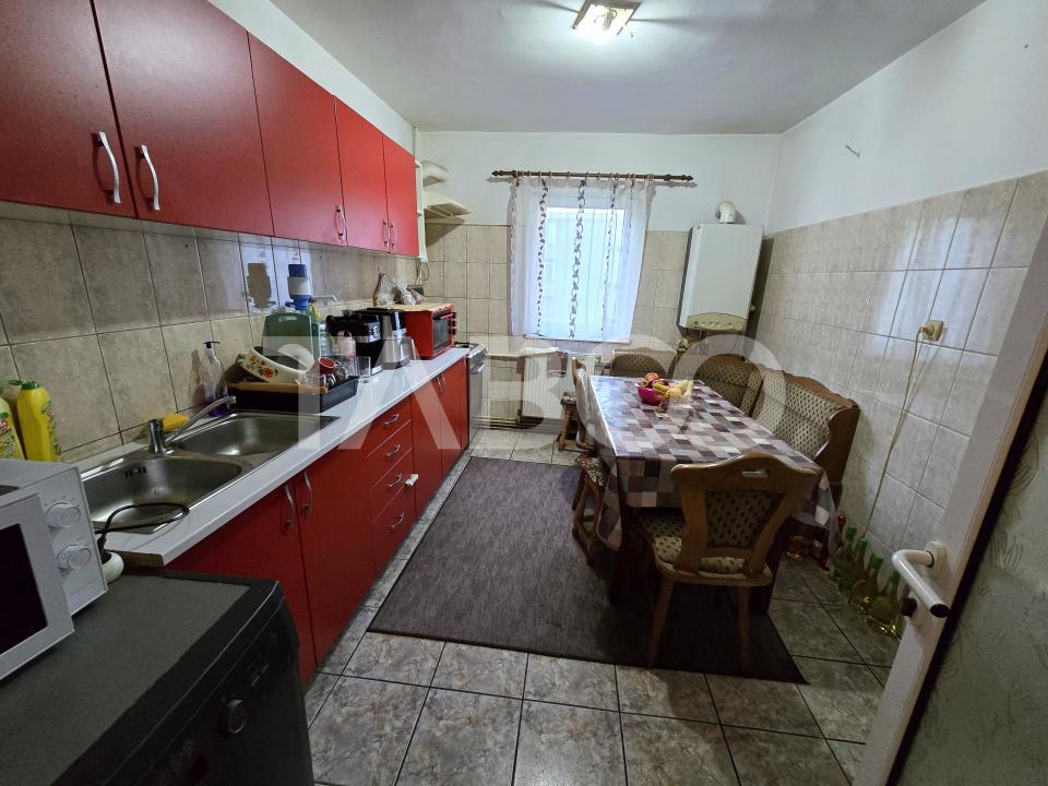 Apartament decomandat de vanzare 3 camere 2 bai pivnita Turnisor Sibiu