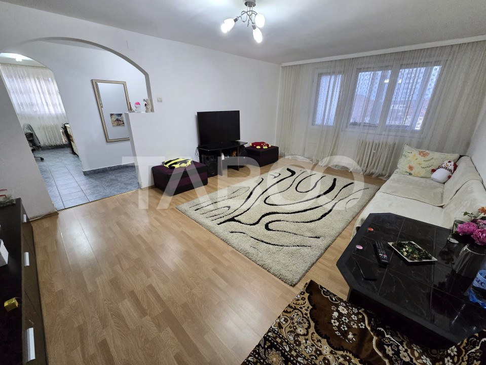 Apartament decomandat de vanzare 59 utili balcon pod zona Dioda Sibiu