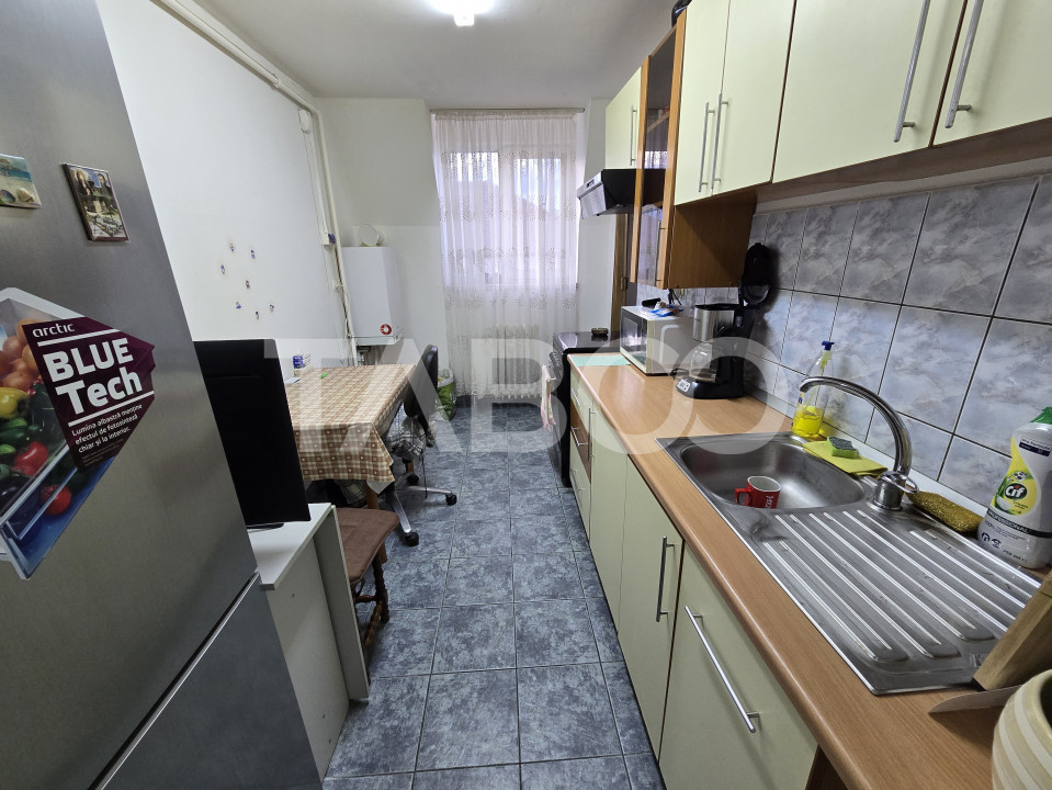 Apartament decomandat de vanzare 59 utili balcon pod zona Dioda Sibiu