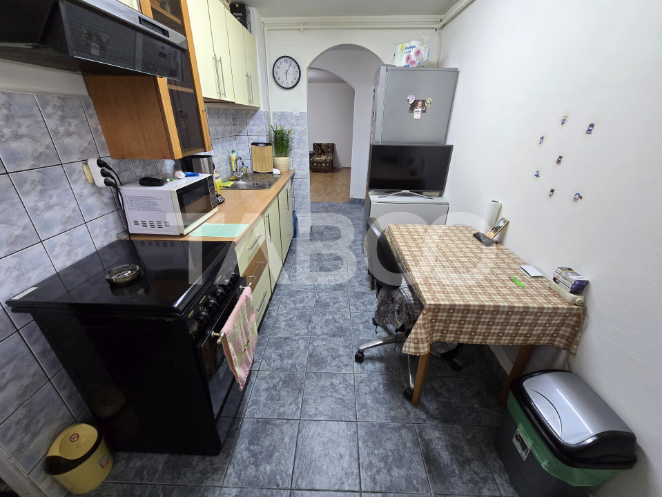 Apartament decomandat de vanzare 59 utili balcon pod zona Dioda Sibiu