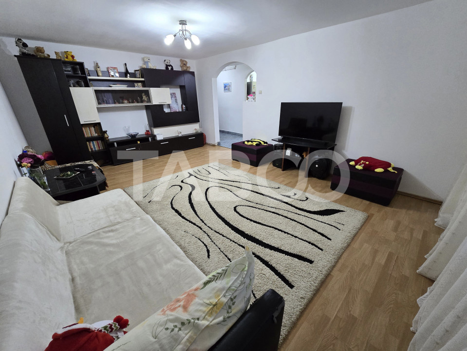 Apartament decomandat de vanzare 59 utili balcon pod zona Dioda Sibiu