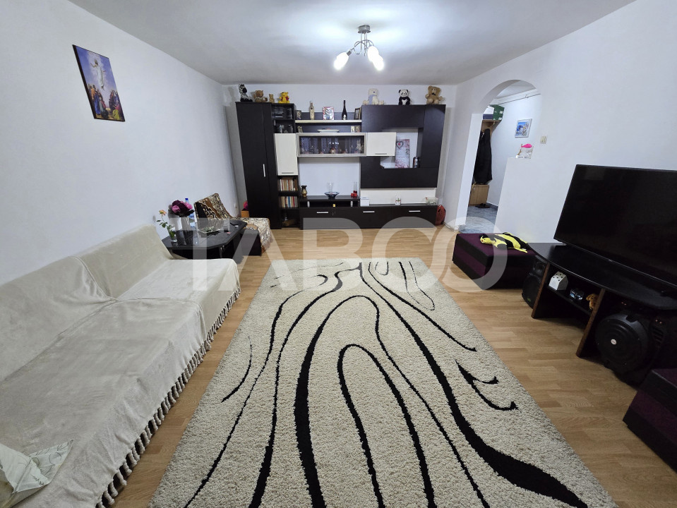 Apartament decomandat de vanzare 59 utili balcon pod zona Dioda Sibiu
