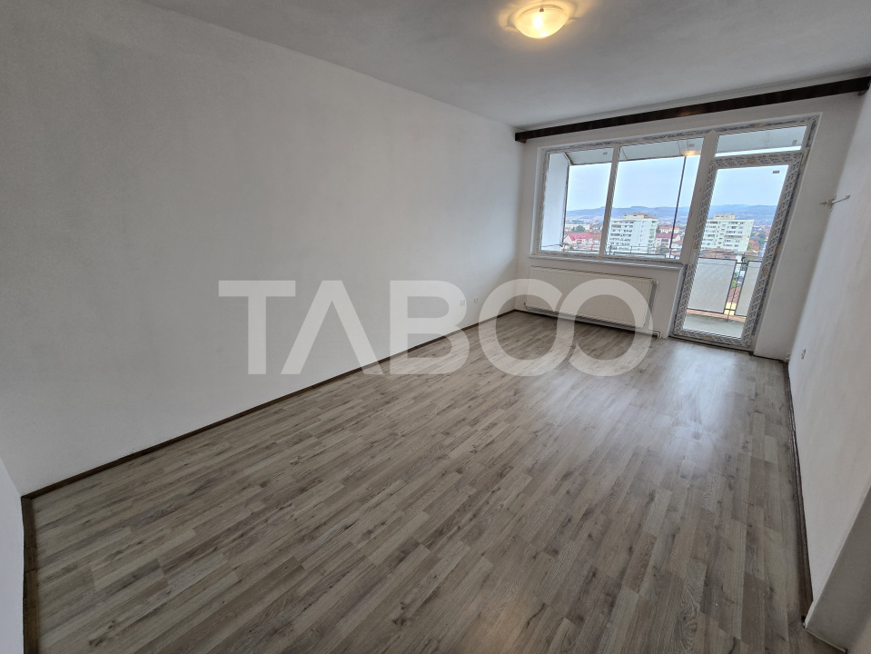Apartament decomandat de vanzare cu 3 camere balcon zona Mihai Viteazu