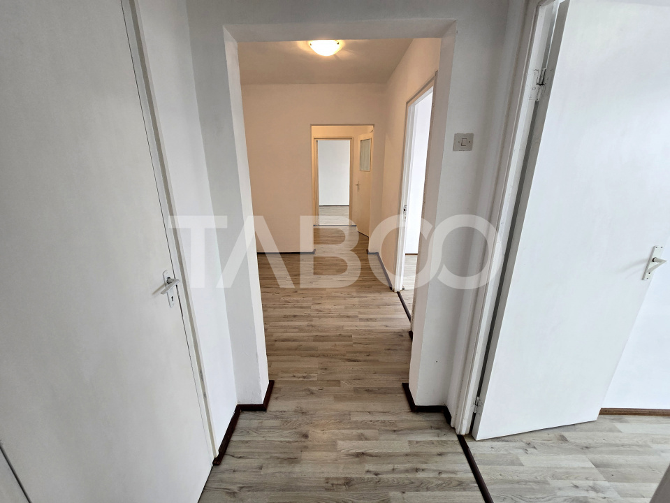 Apartament decomandat de vanzare cu 3 camere balcon zona Mihai Viteazu