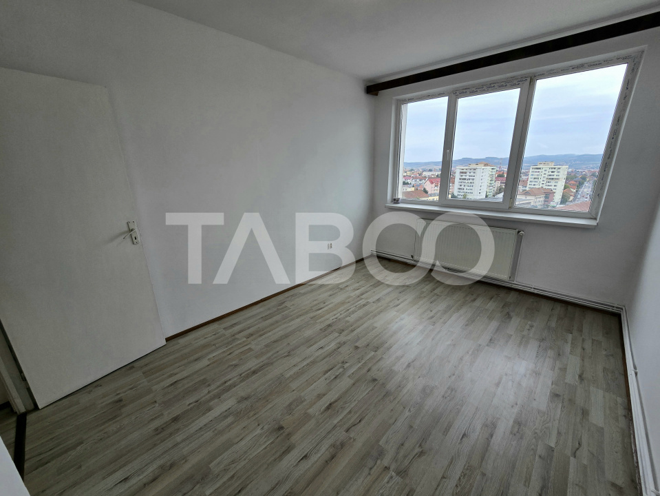 Apartament decomandat de vanzare cu 3 camere balcon zona Mihai Viteazu