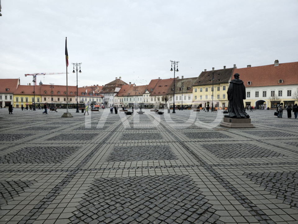Apartament decomandat de vanzare cu pivnita in Centrul Istoric Sibiu 