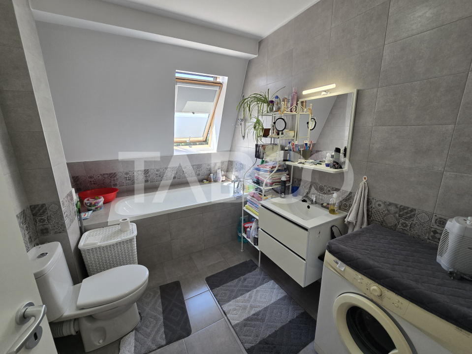 Apartament decomandat de vanzare mobilat 65 utili balcon parcare Sibiu