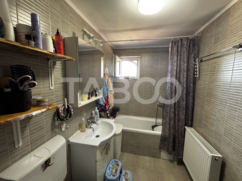 Apartament decomandat vanzare 2 camere 76 mp zona Tiglari