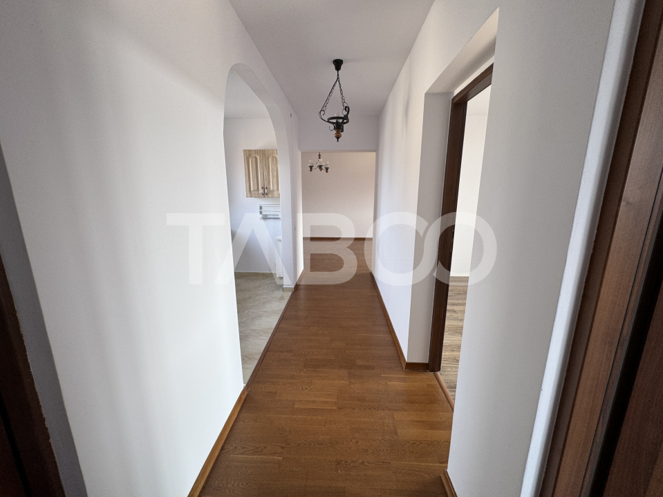 Apartament etaj 2 decomandat 3 camere 69 mpu balcon 15 mp Selimbar 