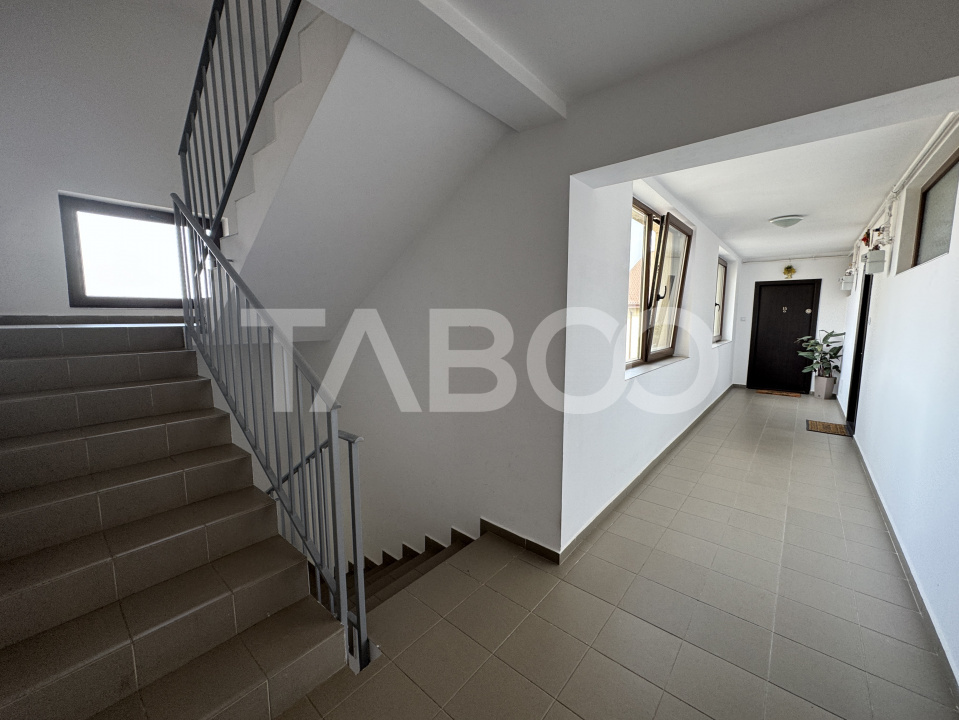 Apartament etaj 2 decomandat 3 camere 69 mpu balcon 15 mp Selimbar 