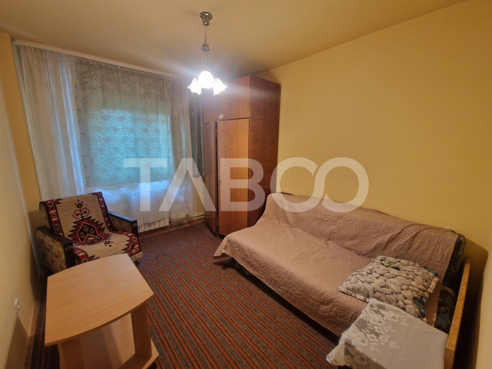Apartament etaj 2 intermediar 4 camere 2 bai 85 mp zona centrala Sibiu