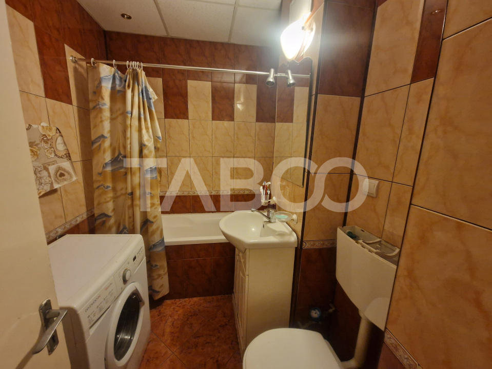 Apartament etaj 2 intermediar 4 camere 2 bai 85 mp zona centrala Sibiu