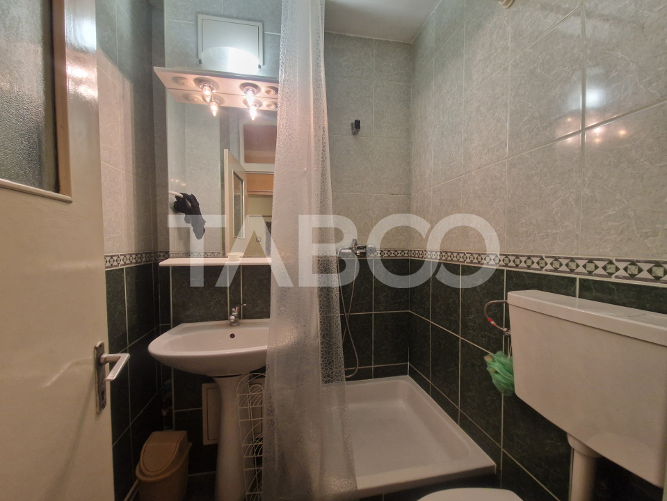 Apartament etaj 2 intermediar 4 camere 2 bai 85 mp zona centrala Sibiu