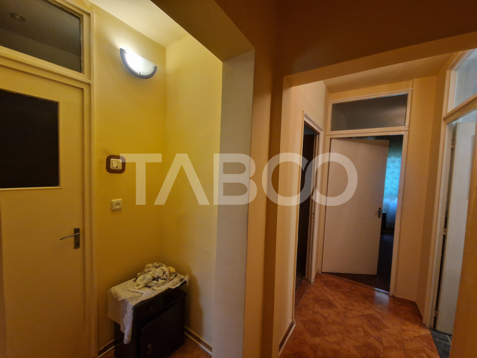 Apartament etaj 2 intermediar 4 camere 2 bai 85 mp zona centrala Sibiu