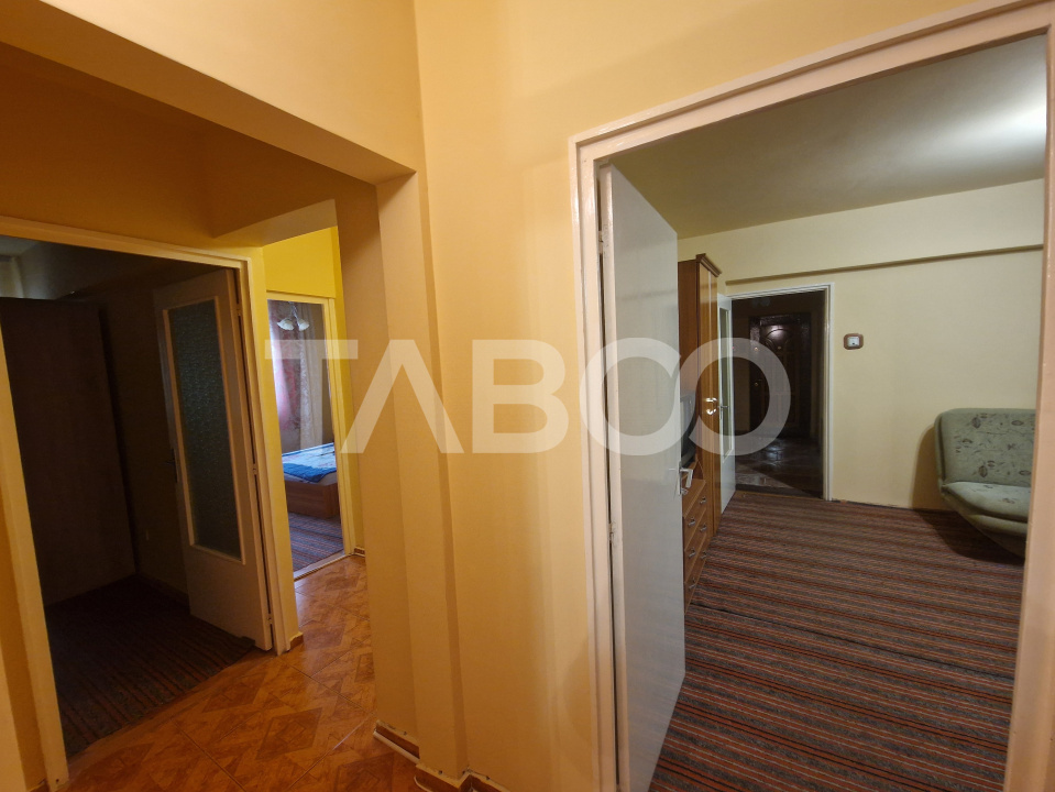 Apartament etaj 2 intermediar 4 camere 2 bai 85 mp zona centrala Sibiu