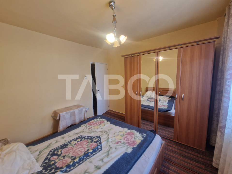 Apartament etaj 2 intermediar 4 camere 2 bai 85 mp zona centrala Sibiu