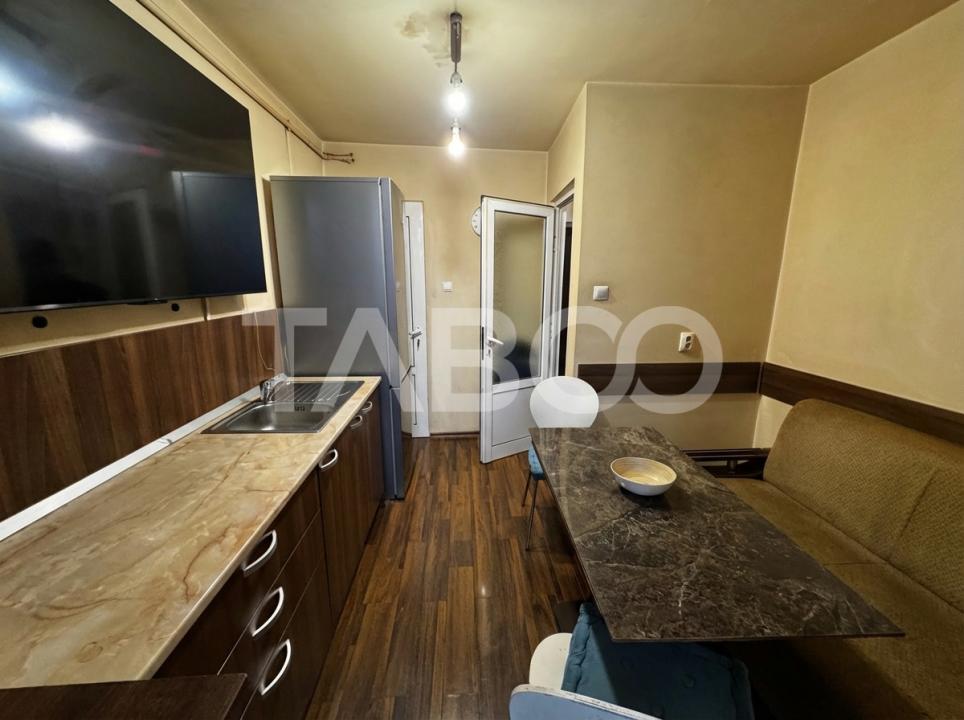 Apartament etaj 3 decomandat cu 3 camere 66 mpu pivnita Mihai Viteazul