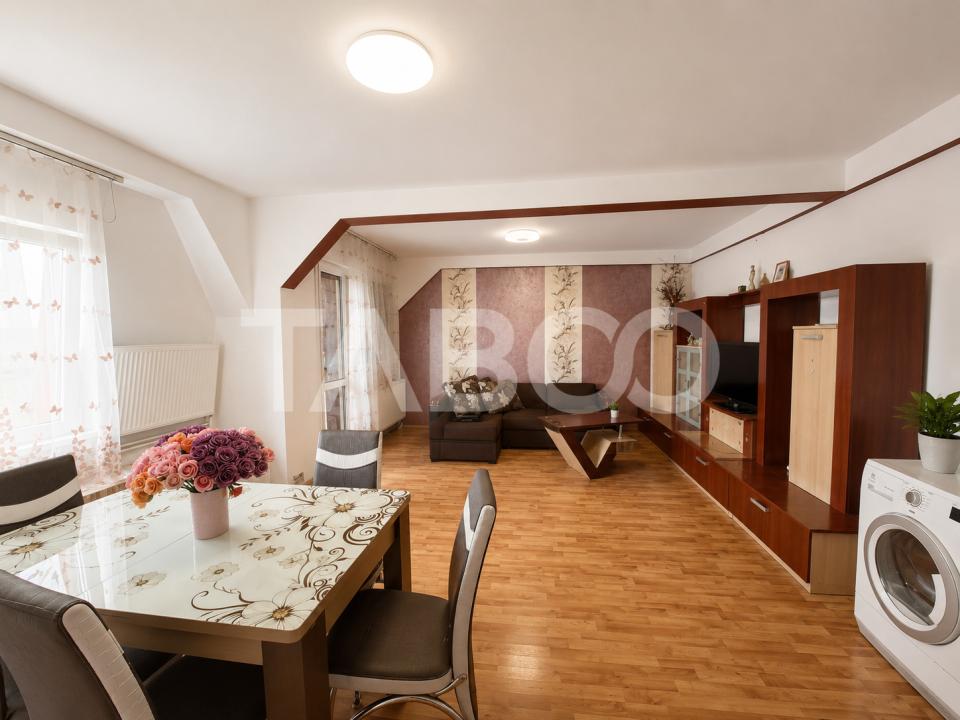 Apartament foarte spatios 3 camere balcon zona Cedonia