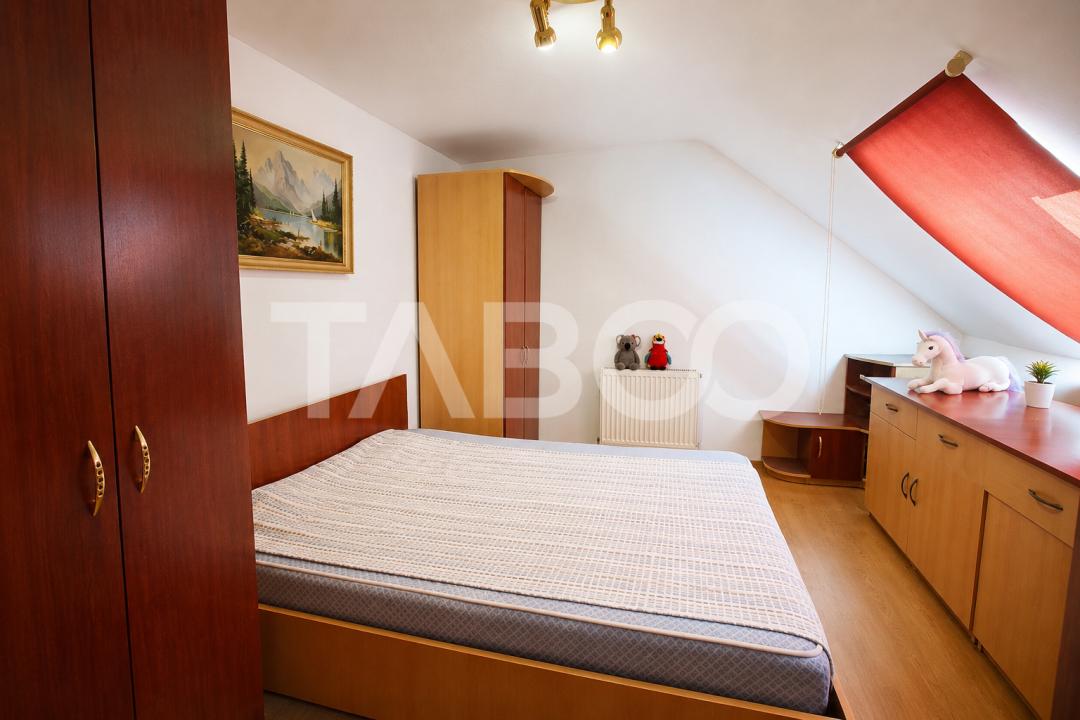 Apartament foarte spatios 3 camere balcon zona Cedonia