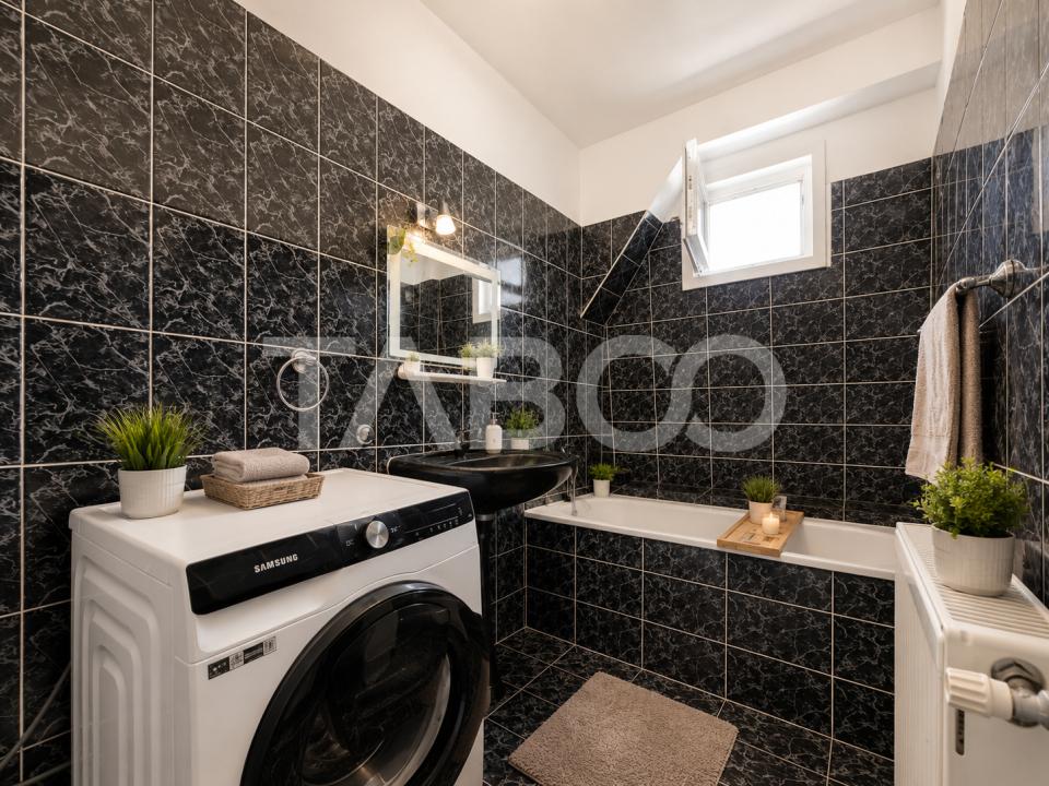 Apartament foarte spatios 3 camere balcon zona Cedonia