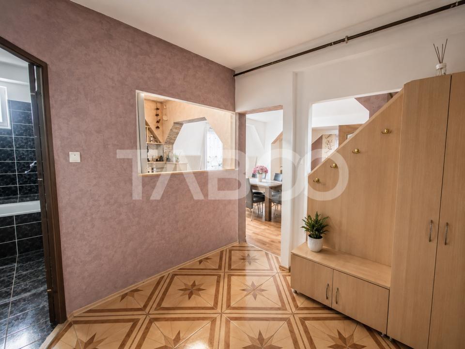 Apartament foarte spatios 3 camere balcon zona Cedonia