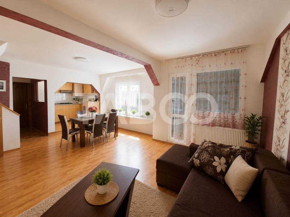 Apartament foarte spatios 3 camere balcon zona Cedonia