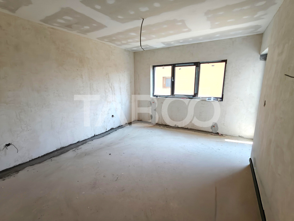 Apartament intabulat 3 camere balcon - etaj 1 - parcare - Comision 0