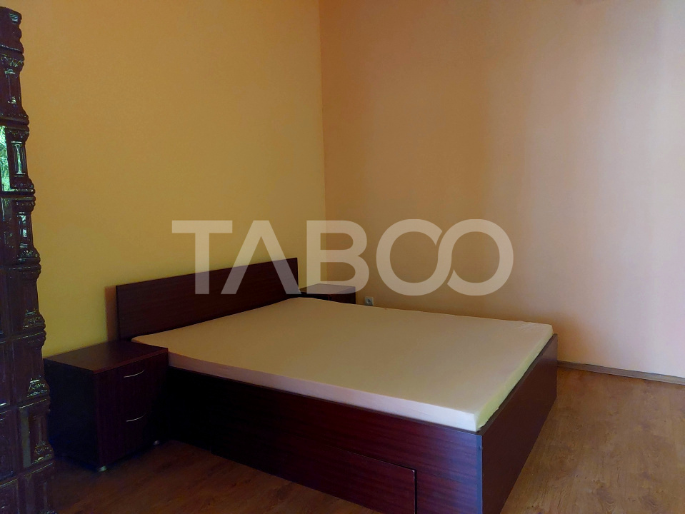 Apartament la casa 52 mp 2 camere terasa pivnita central Cisnadie