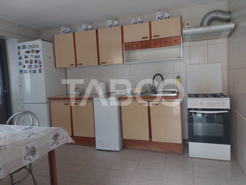 Apartament la casa 97 mpu 5 camere 2 bucatarii 3 bai gradina Cisnadie