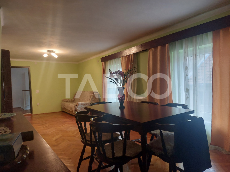 Apartament la casa 97 mpu 5 camere 2 bucatarii 3 bai gradina Cisnadie