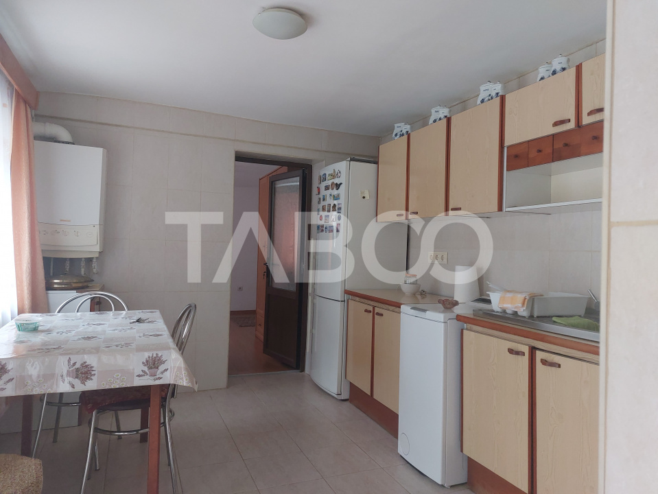 Apartament la casa 97 mpu 5 camere 2 bucatarii 3 bai gradina Cisnadie