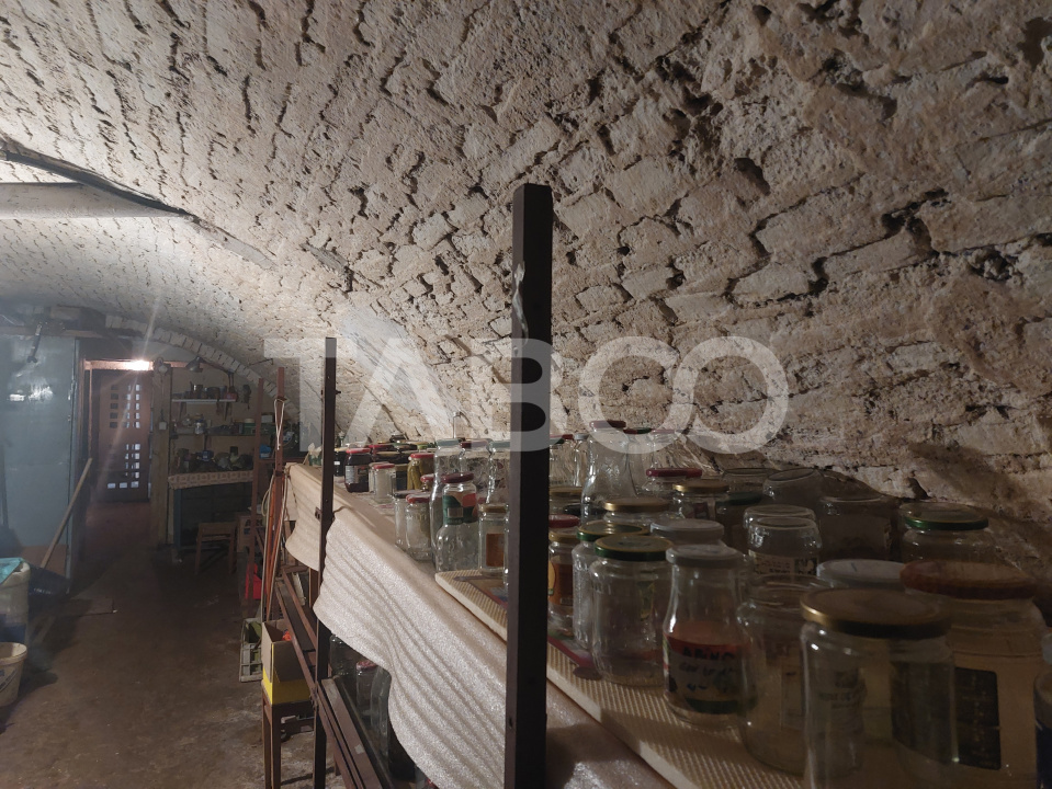 Apartament la casa 97 mpu 5 camere 2 bucatarii 3 bai gradina Cisnadie