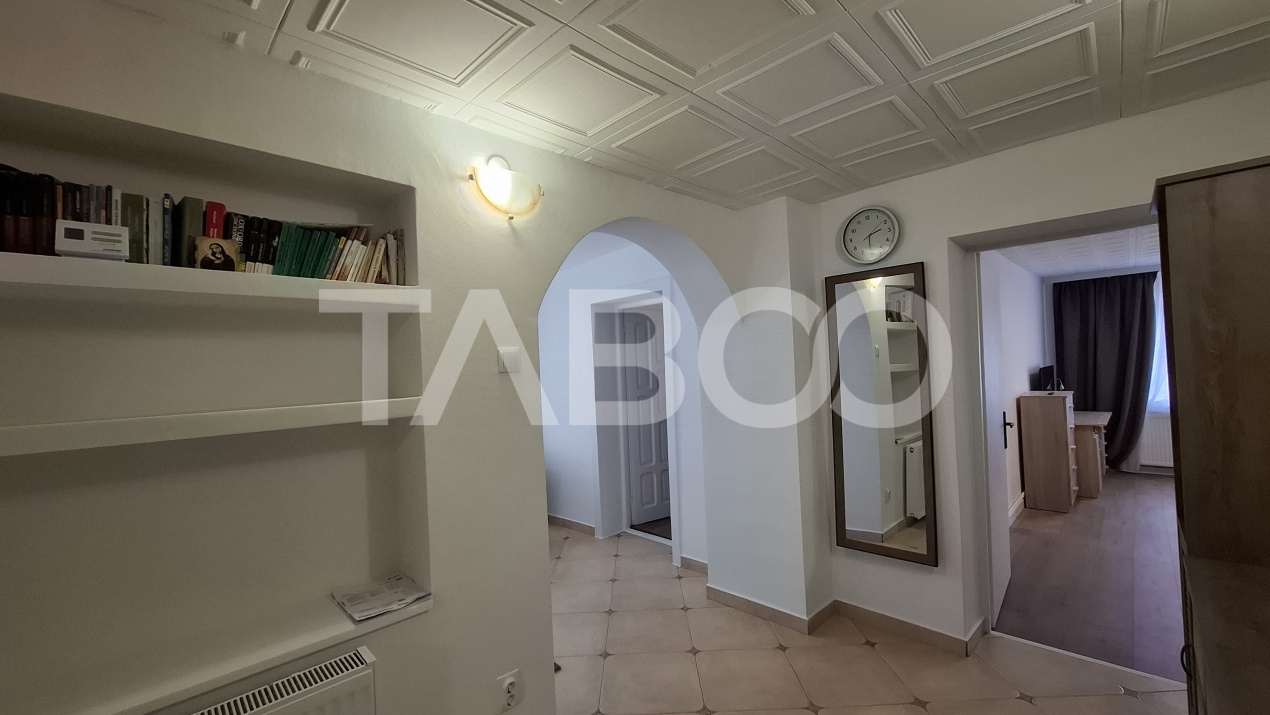 Apartament la casa de vanzare 82 mp 2 camere curte zona Vasile Aaron