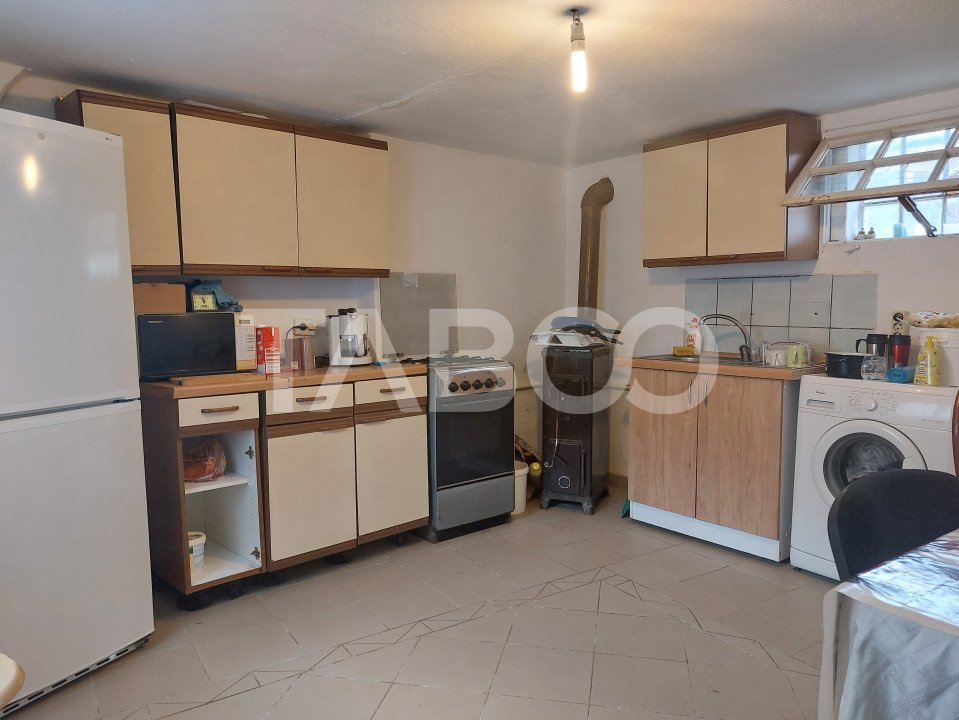 Apartament la curte comuna 3 camere 74 mpu loc parcare 54 mp teren