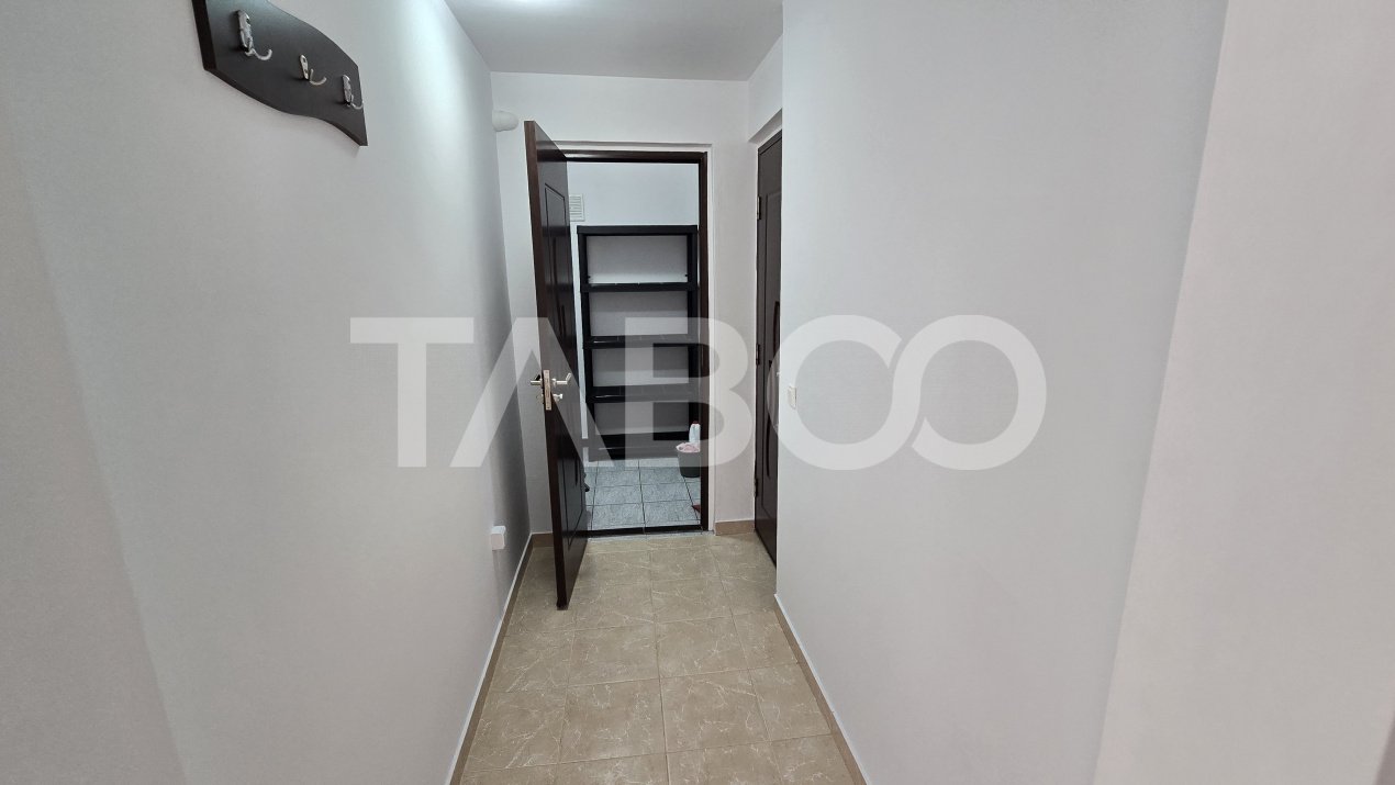 Apartament luminos de vanzare Tilisca 3 camere balcon